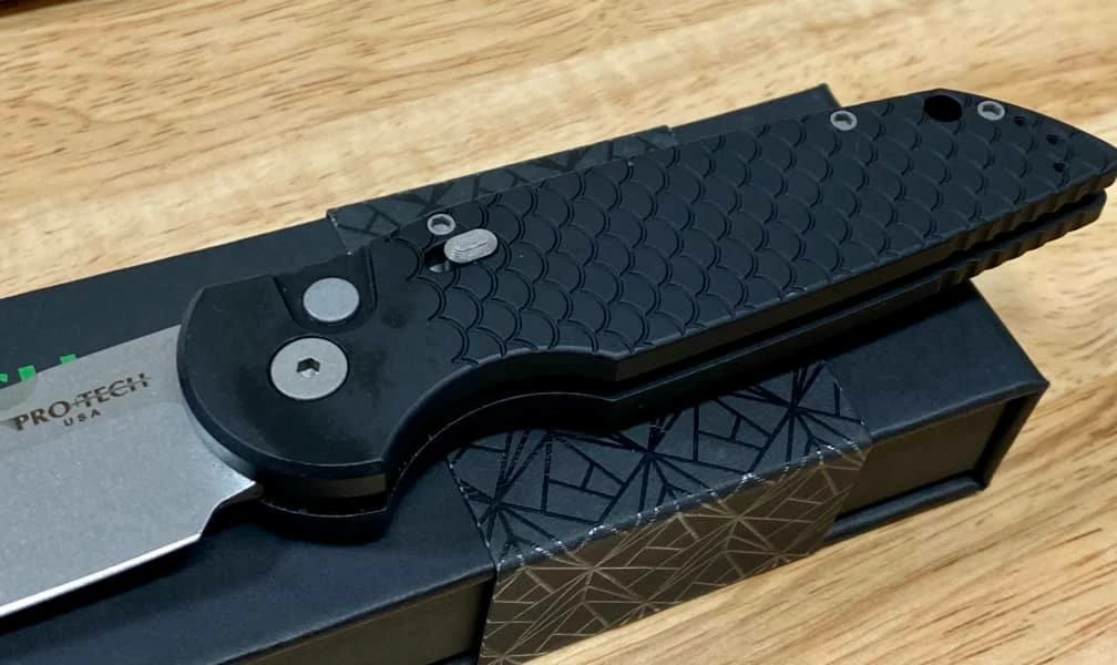 PROTECH KNIVES Pro-Tech TR-3 MC1 Magnacut Knife Fish Scale Black 8 PROTECH KNIVES Pro-Tech TR-3 MC1 Magnacut Knife Fish Scale Black