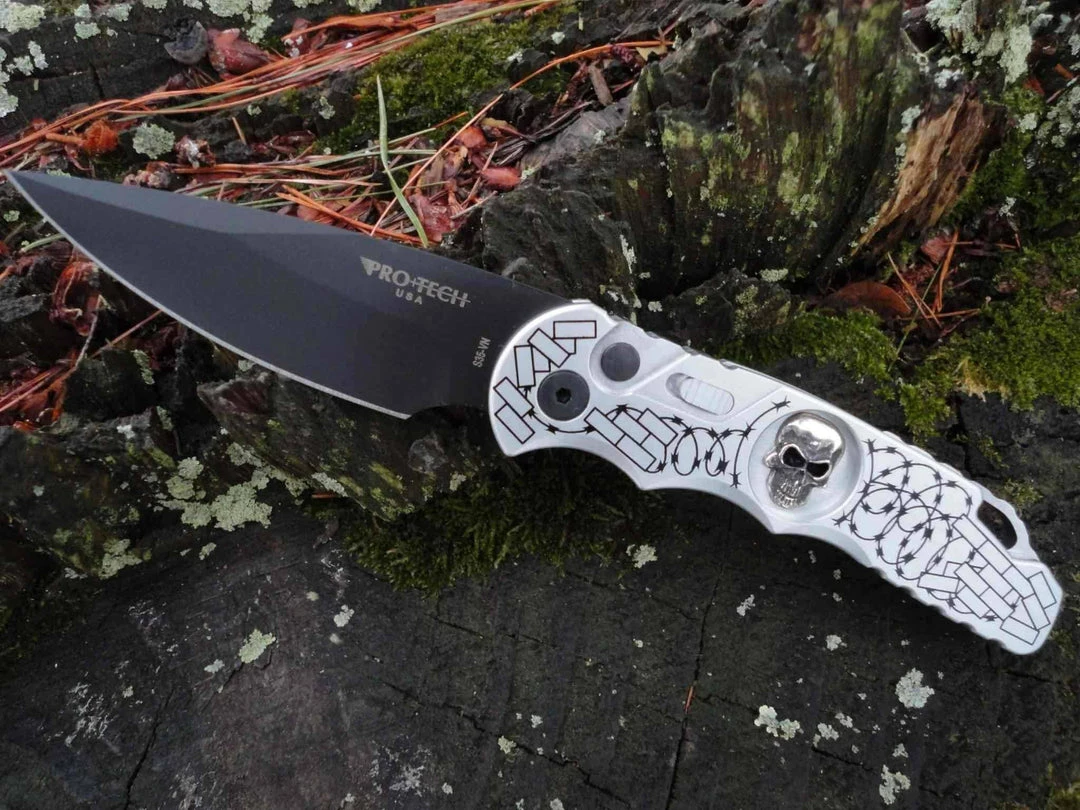 PROTECH KNIVES All Knife Brands ProTech TR-5.62 Shaw Skull & Barbed Wire DLC (USA) 7 PROTECH KNIVES All Knife Brands ProTech TR-5.62 Shaw Skull & Barbed Wire DLC (USA)
